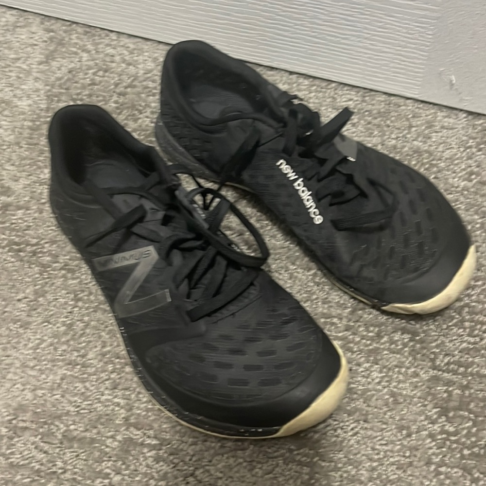 New Balance Minimus Sneakers. Size 8.5. Black
